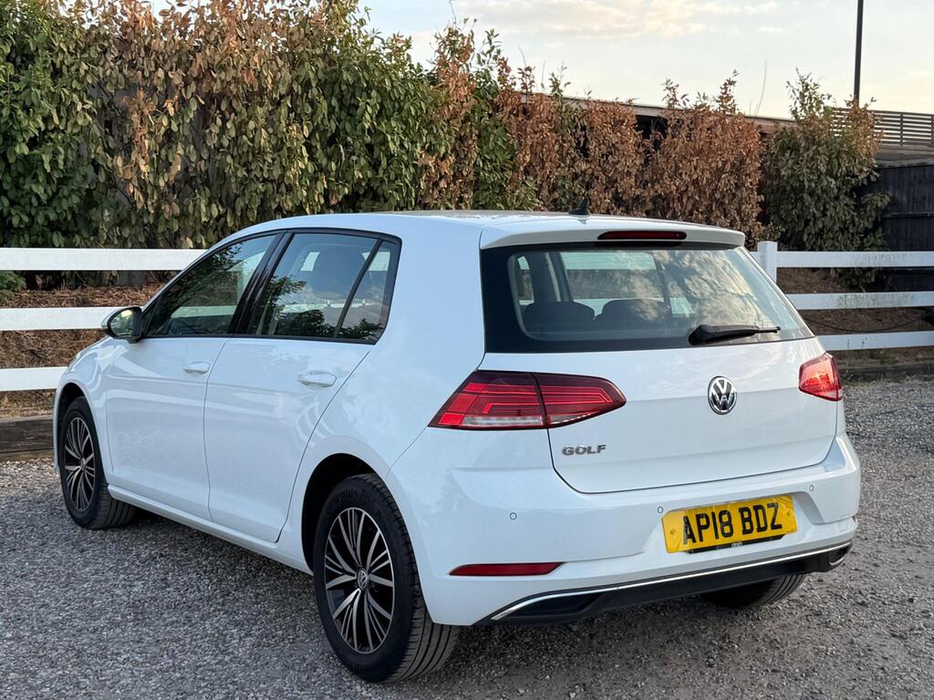2018 Volkswagen Golf thumbnail 3