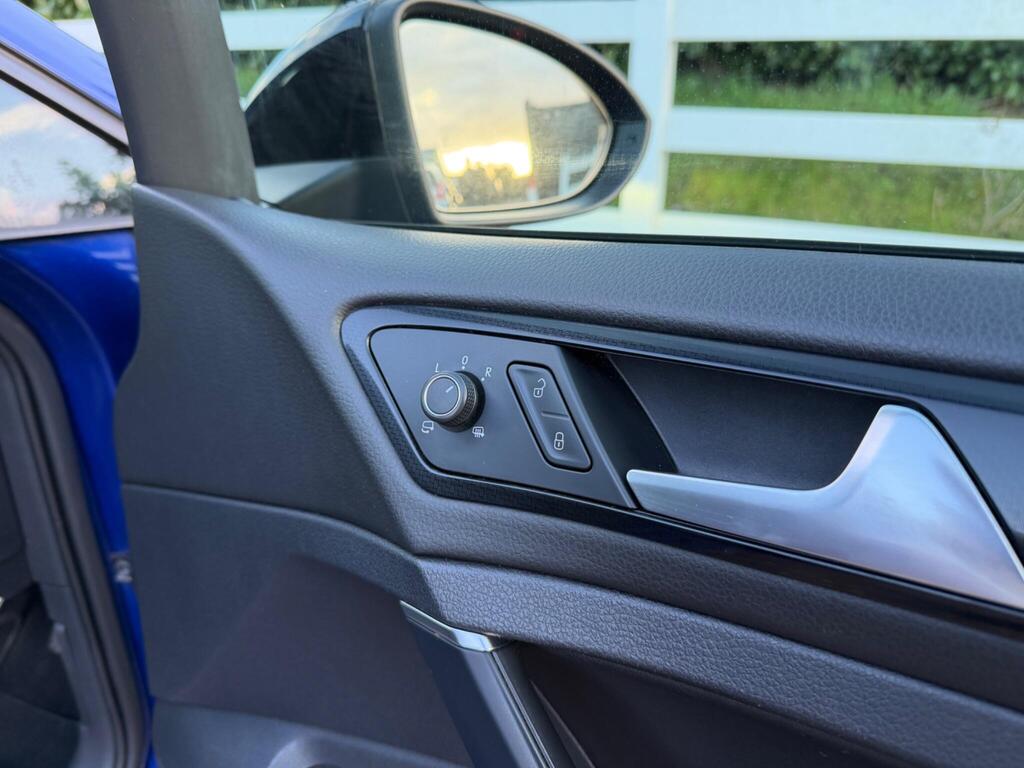 2019 Volkswagen Golf thumbnail 43