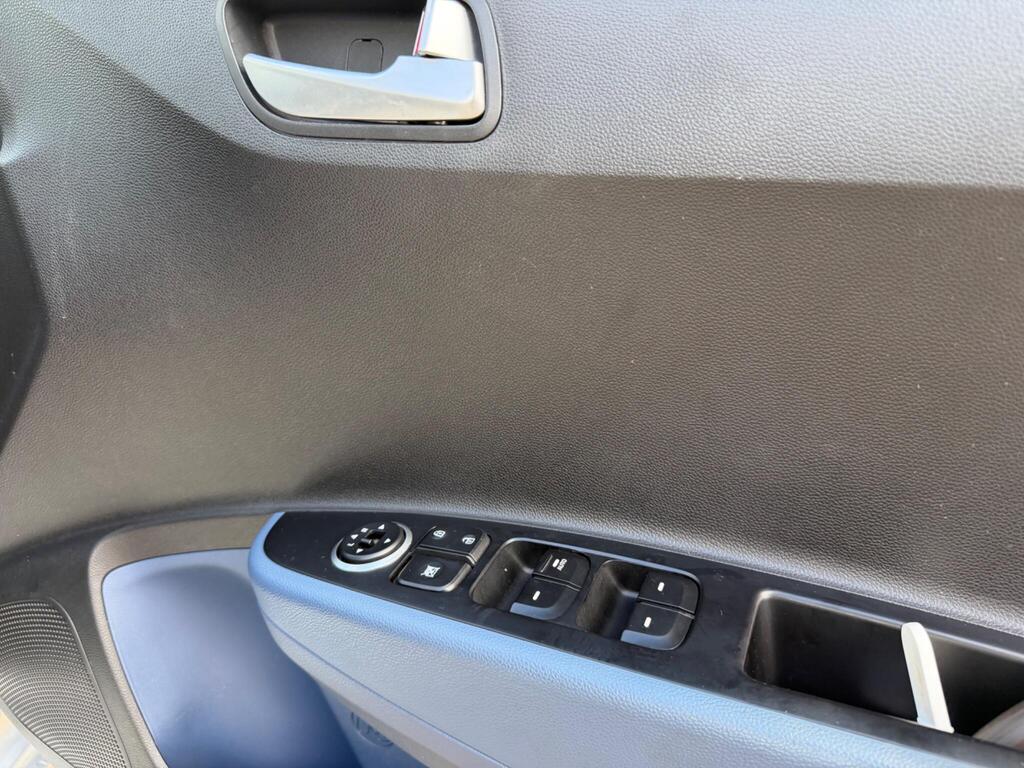 2015 Hyundai i10 thumbnail 25