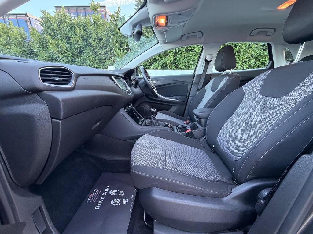 Vauxhall Grandland X 1.2 Turbo SE Euro 6 (s/s) 5dr thumbnail 36