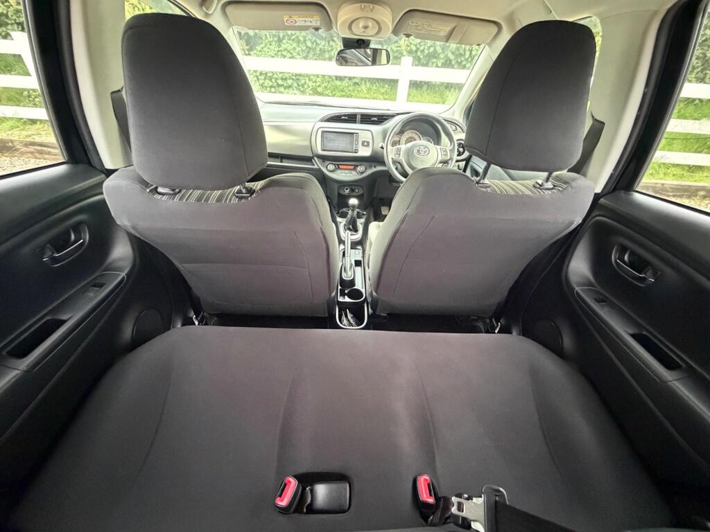 2016 Toyota Yaris thumbnail 35