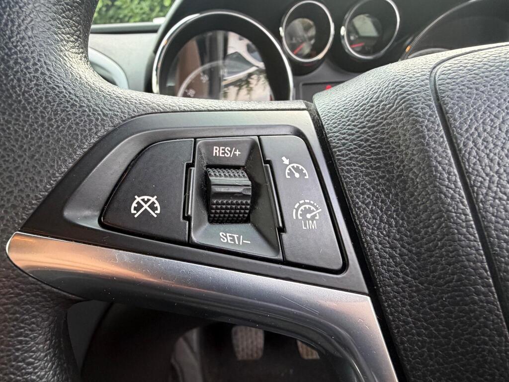 2015 Vauxhall Astra thumbnail 23