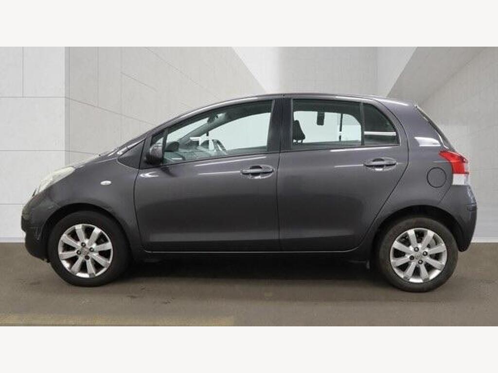2011 Toyota Yaris thumbnail 5