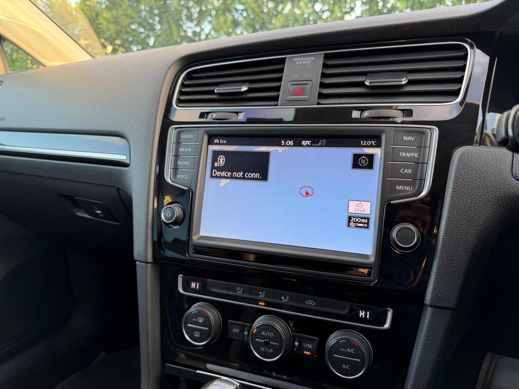 2014 Volkswagen Golf thumbnail 29