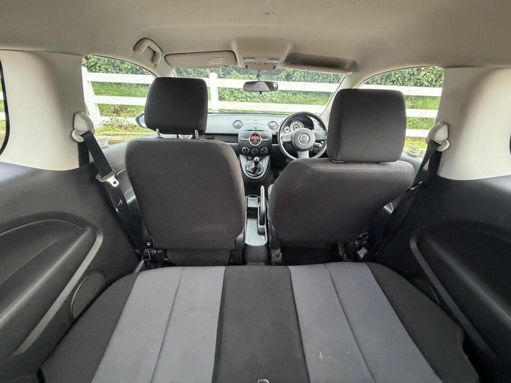 2010 Mazda Mazda2 thumbnail 18