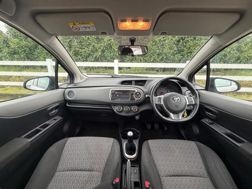 2013 Toyota Yaris thumbnail 23