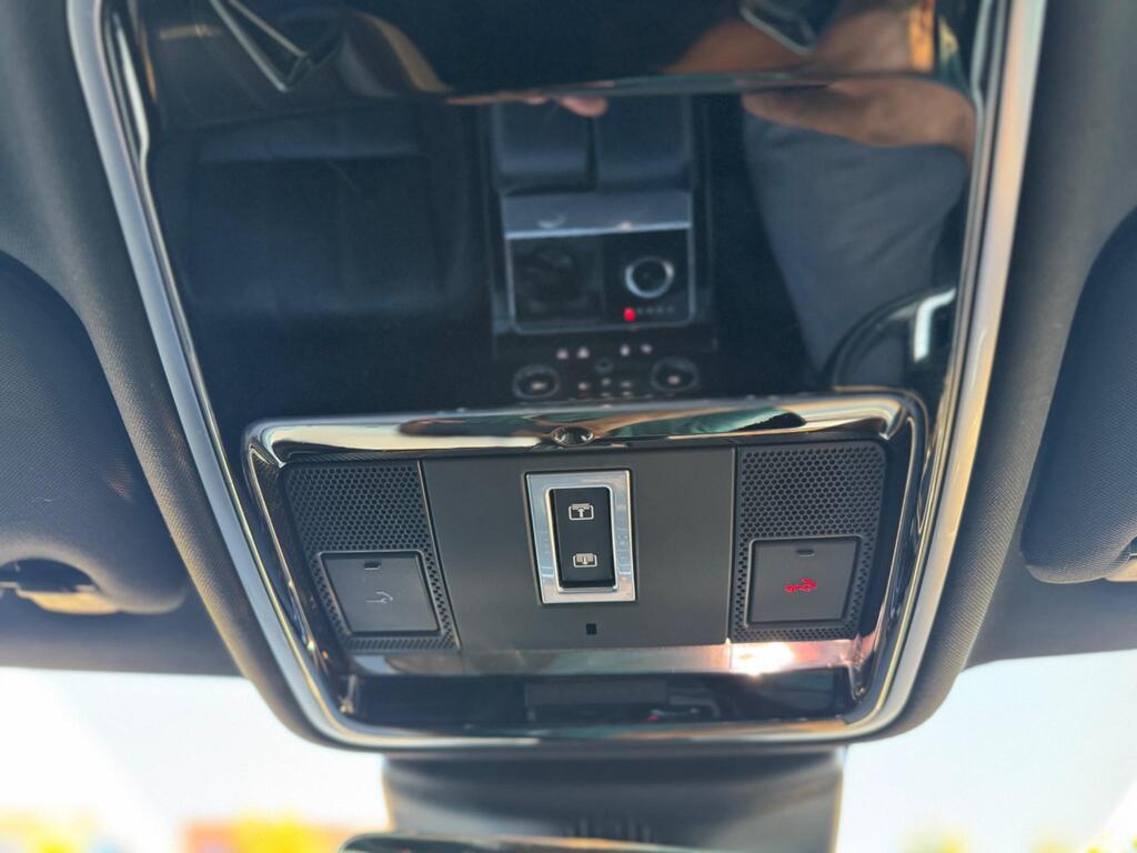 Land Rover Range Rover Velar 2.0 D240 R-Dynamic S Auto 4WD Euro 6 (s/s) 5dr thumbnail 35