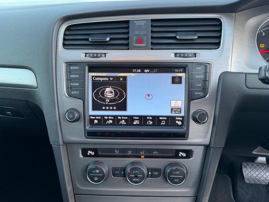 2014 Volkswagen Golf thumbnail 31