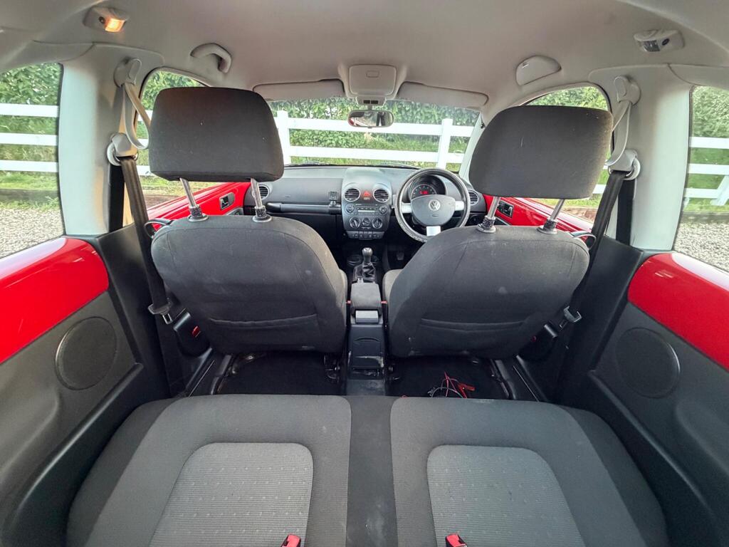 2010 Volkswagen Beetle thumbnail 26