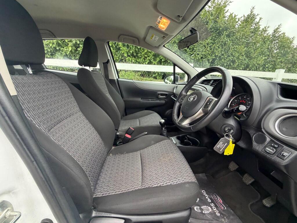 2013 Toyota Yaris thumbnail 12