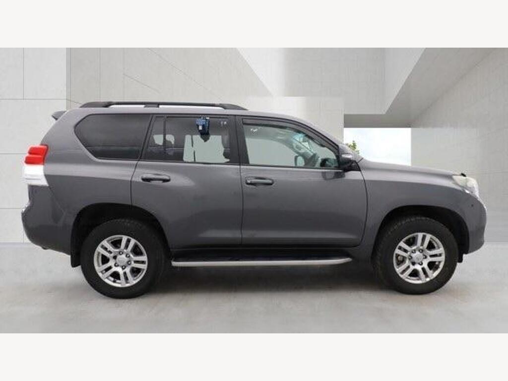 2010 Toyota Land Cruiser thumbnail 8