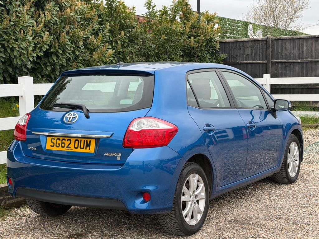 2012 Toyota Auris thumbnail 15