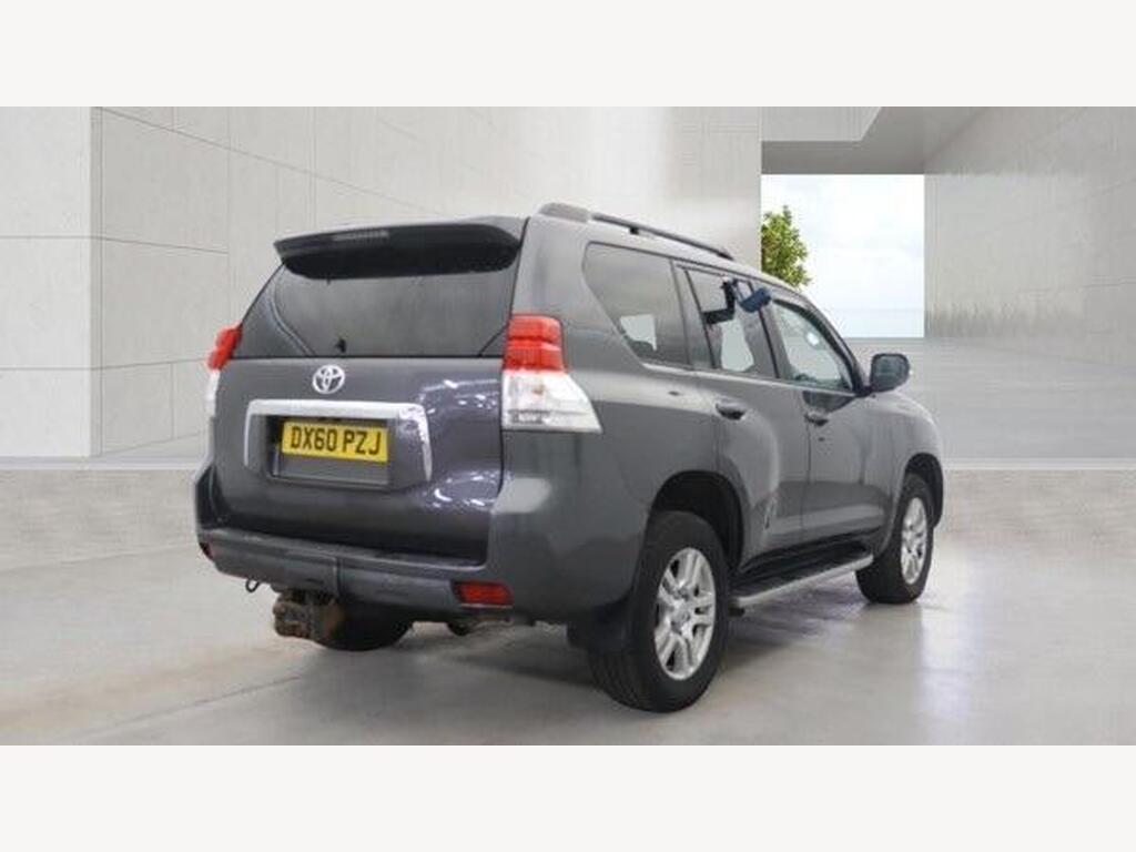 2010 Toyota Land Cruiser thumbnail 9