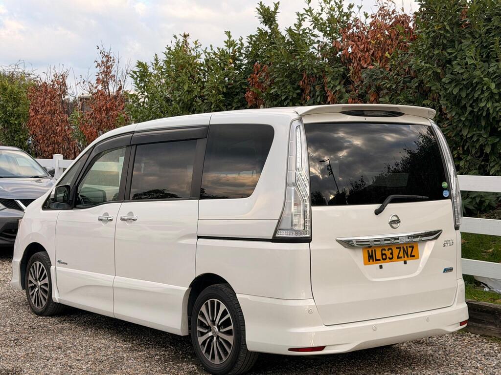 2014 Nissan Serena thumbnail 3