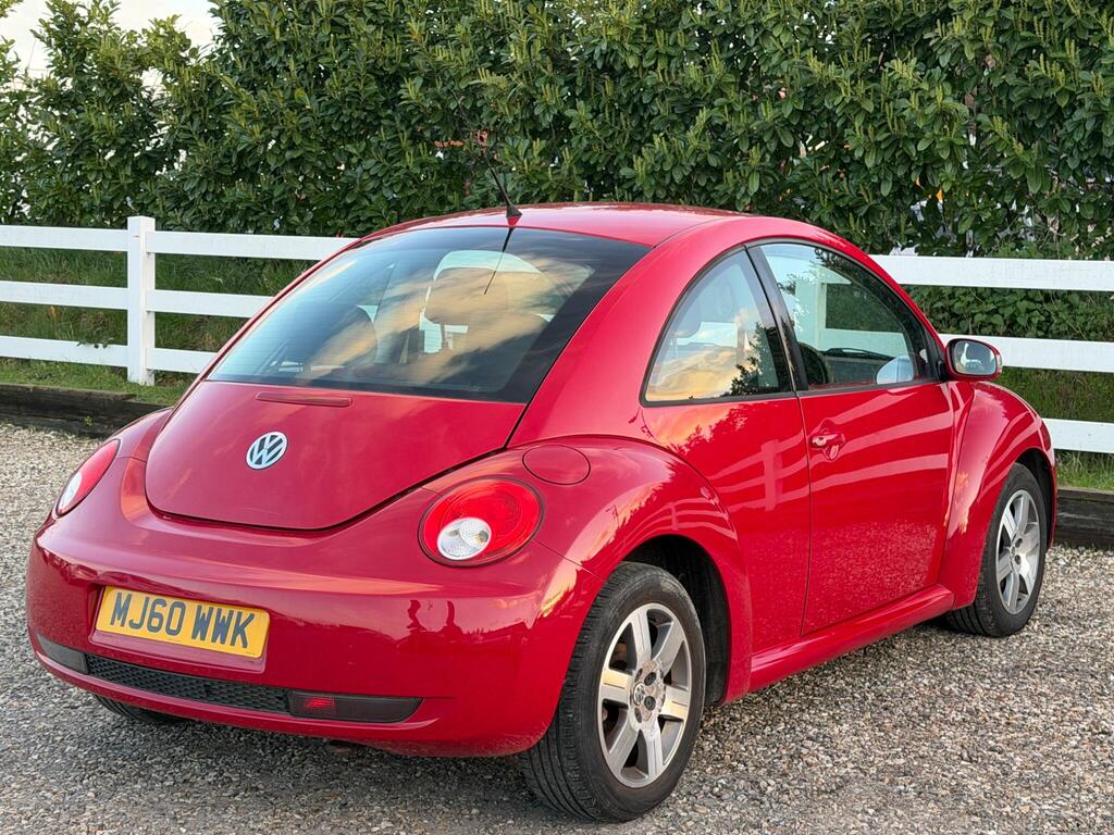 2010 Volkswagen Beetle thumbnail 8