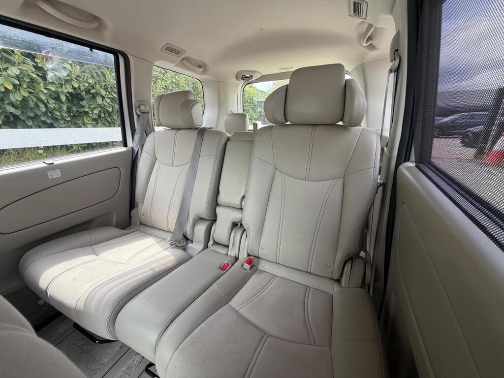 2014 Nissan Serena thumbnail 21