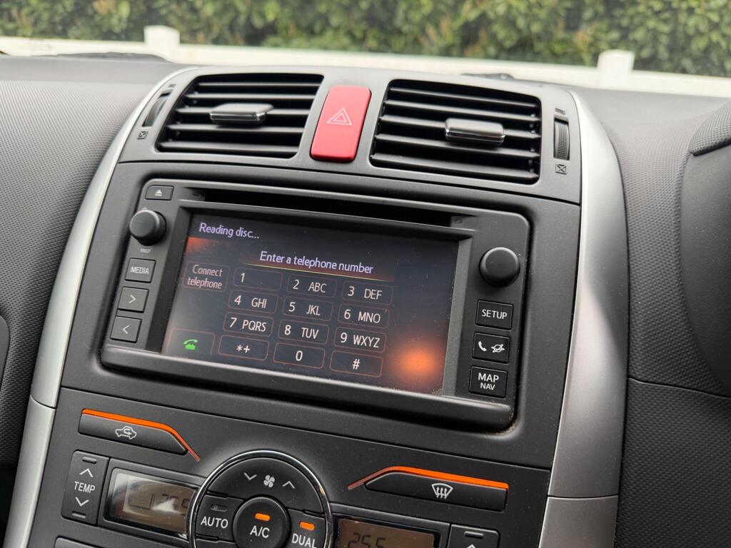 2012 Toyota Auris thumbnail 29