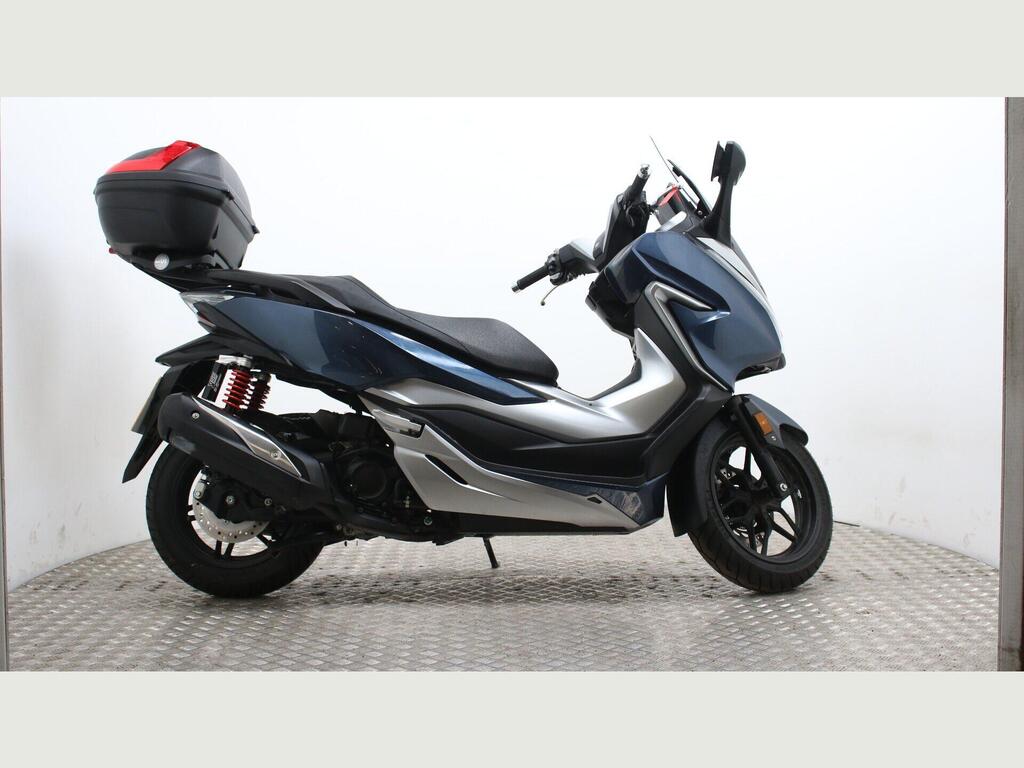 Honda Forza 300