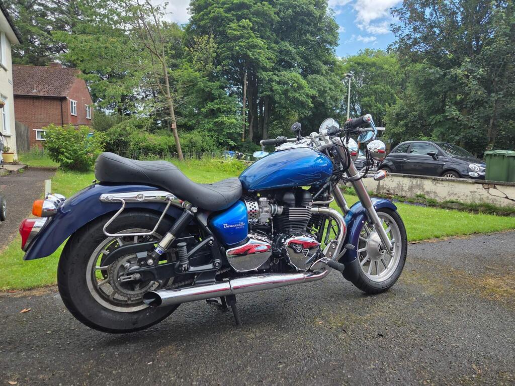 Triumph Bonneville America 865