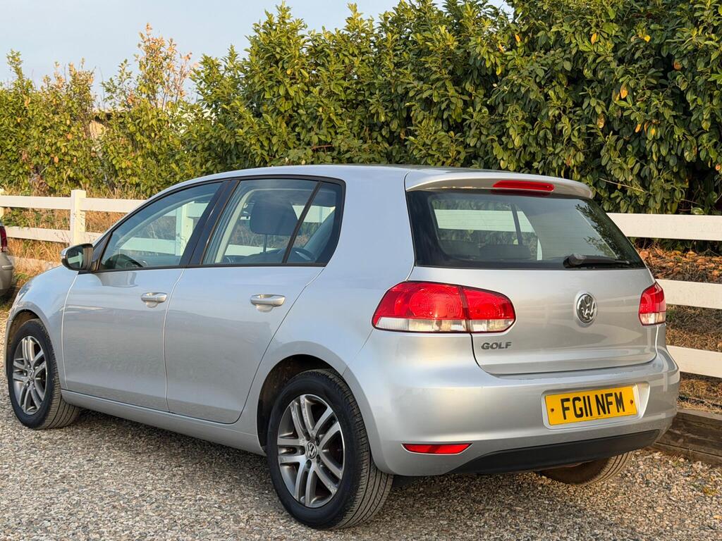 2011 Volkswagen Golf thumbnail 3