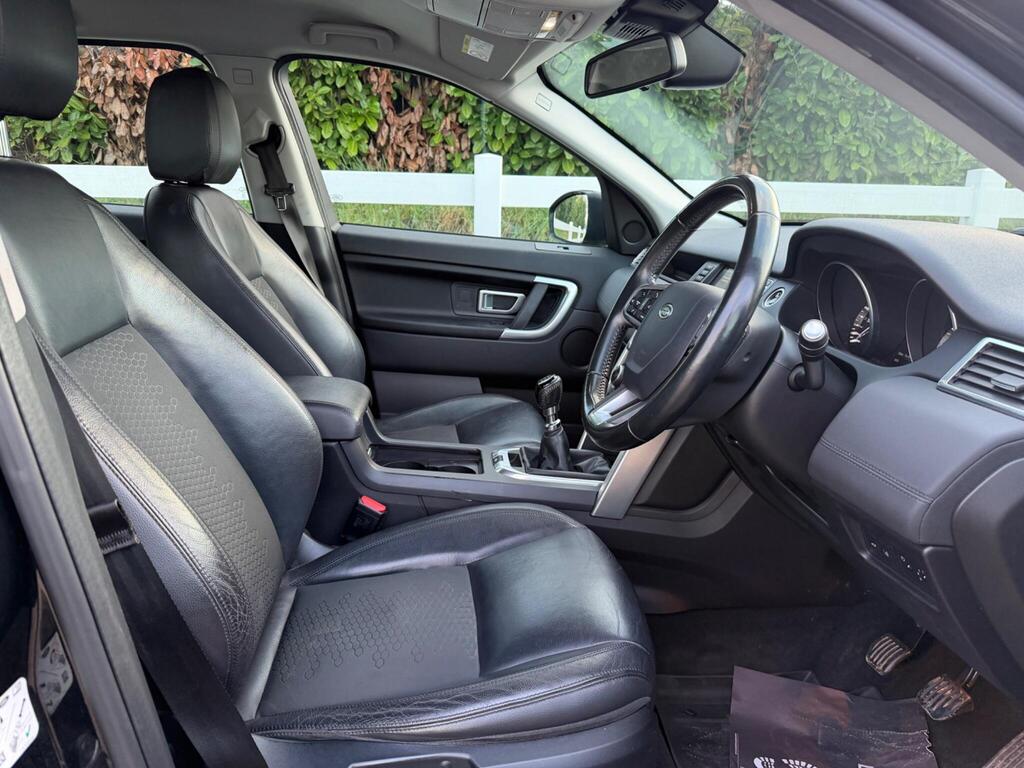 2016 Land Rover Discovery Sport thumbnail 16