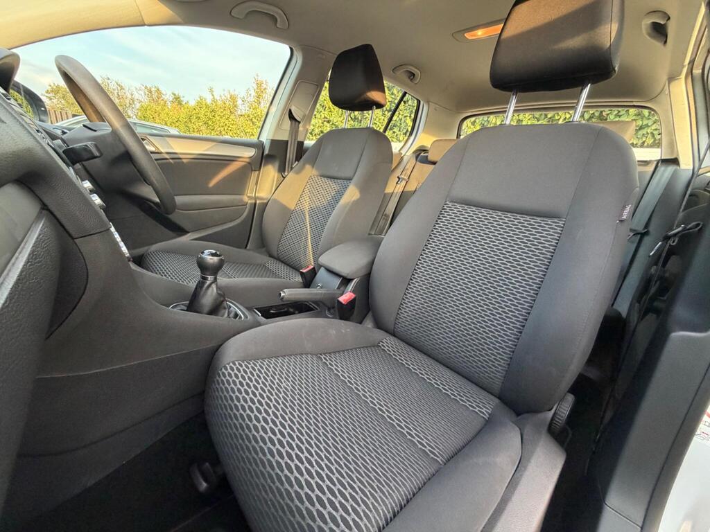 2011 Volkswagen Golf thumbnail 29