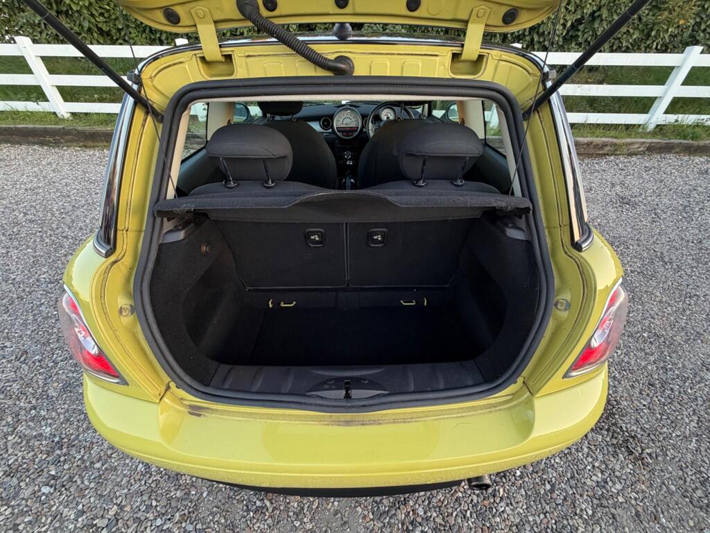 2010 MINI Hatch thumbnail 26