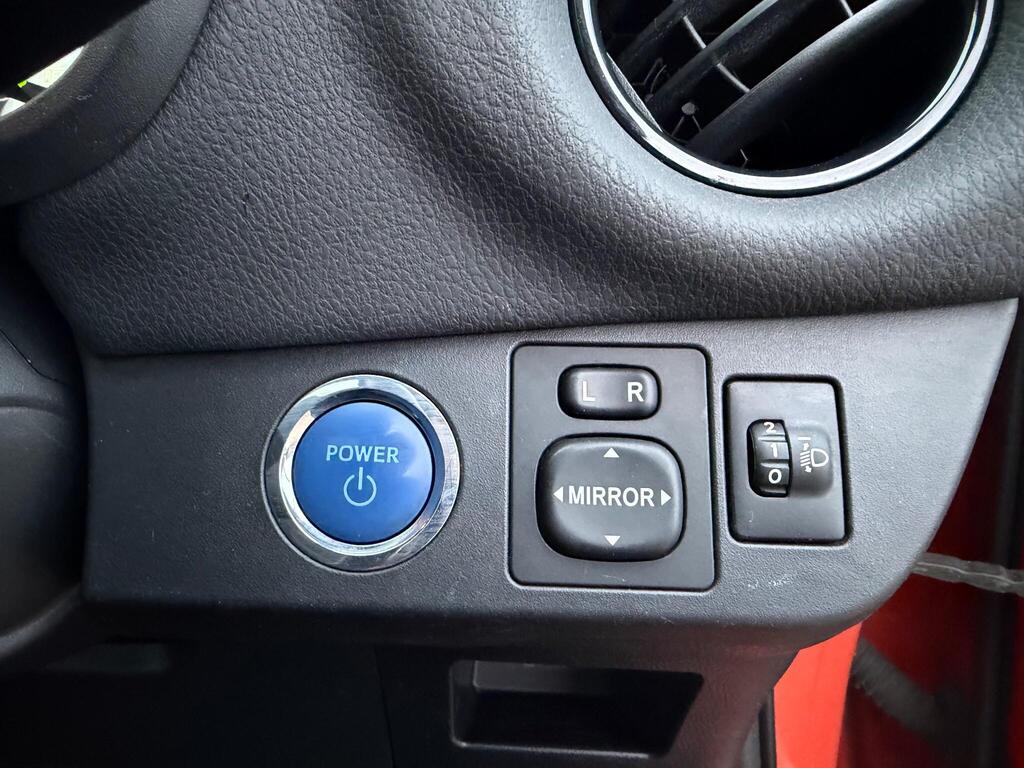 Toyota Yaris 1.5 VVT-h Orange Edition E-CVT Euro 6 5dr thumbnail 13