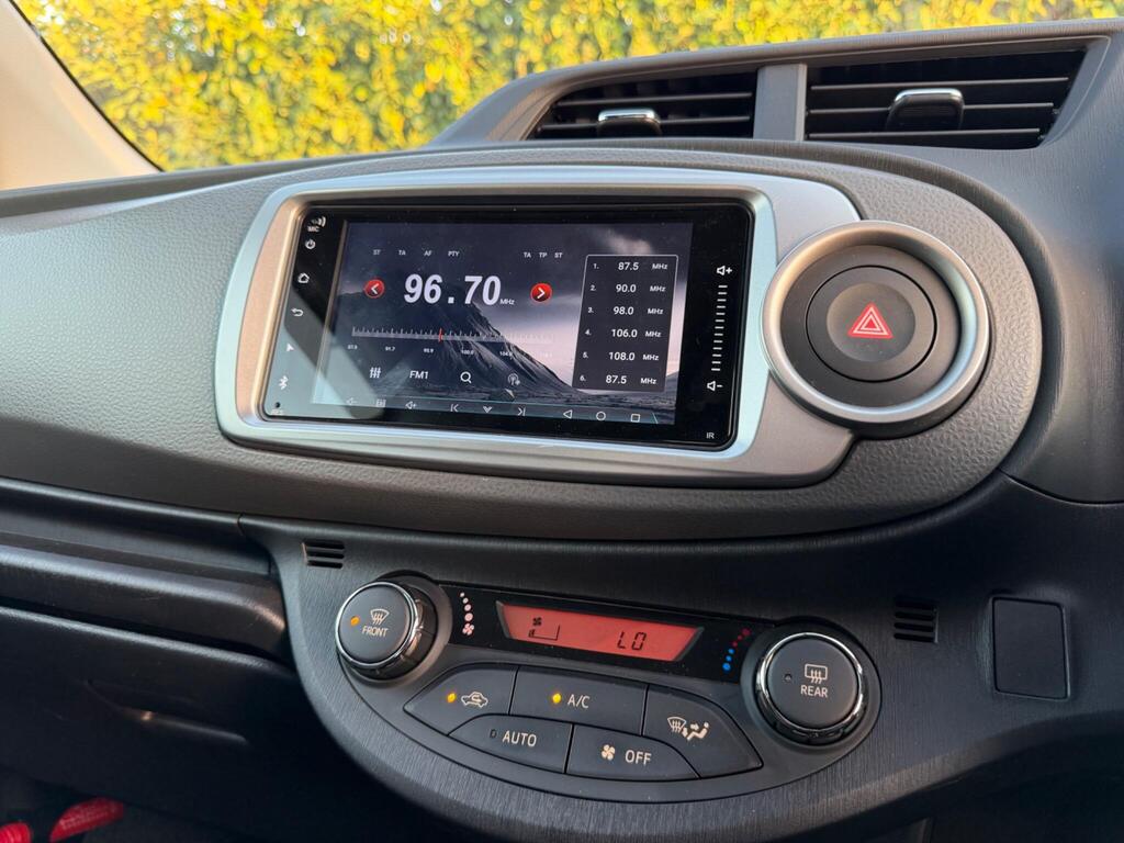 2013 Toyota Yaris thumbnail 25
