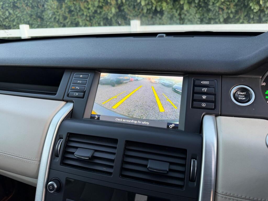 2017 Land Rover Discovery Sport thumbnail 32