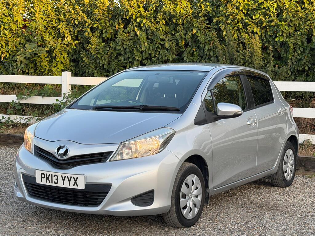 2013 Toyota Yaris thumbnail 8