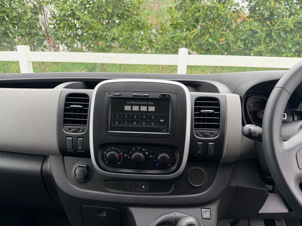 2019 Renault Trafic thumbnail 19