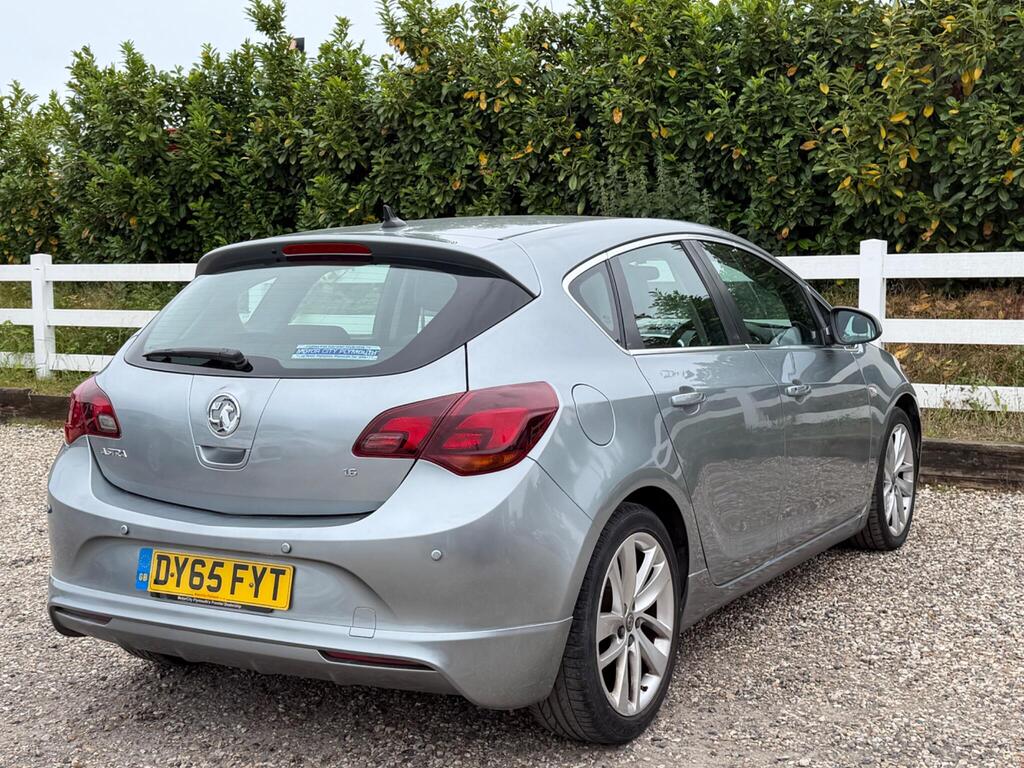 2015 Vauxhall Astra thumbnail 14