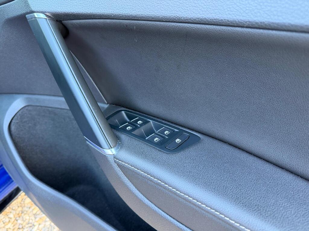 2019 Volkswagen Golf thumbnail 31