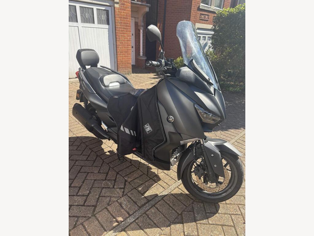 Yamaha XMAX 300