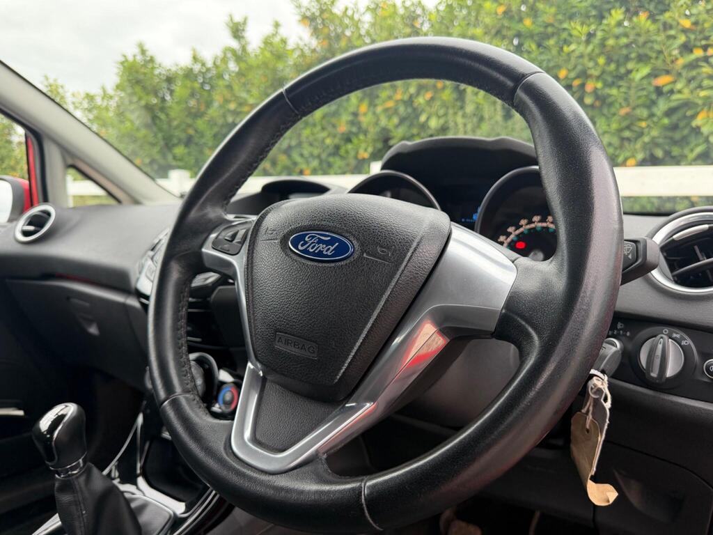 2013 Ford Fiesta thumbnail 20