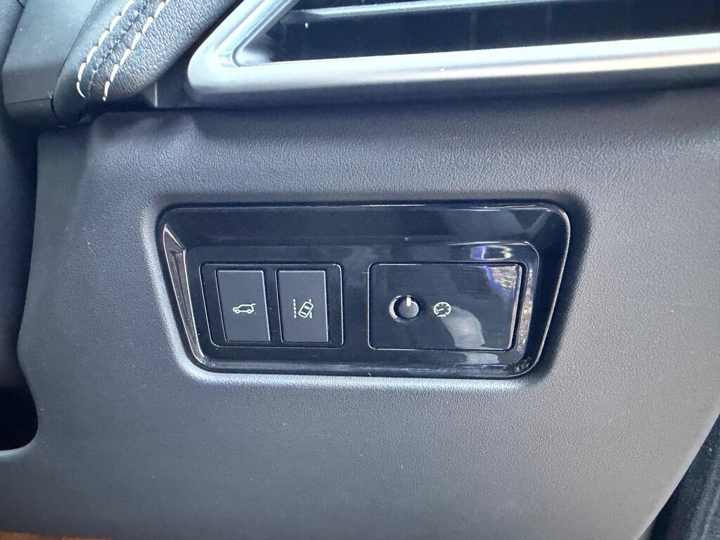 Jaguar F-PACE 2.0 D180 R-Sport Auto AWD Euro 6 (s/s) 5dr thumbnail 32