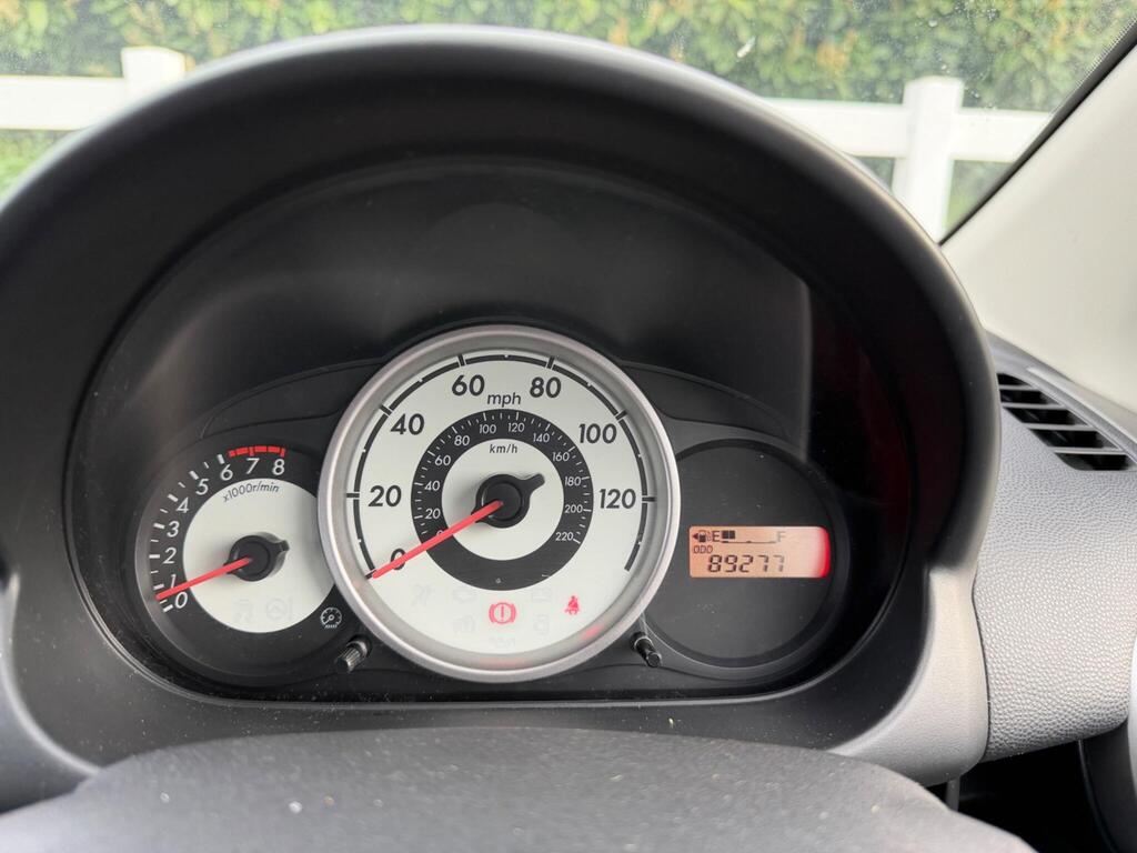 2010 Mazda Mazda2 thumbnail 23