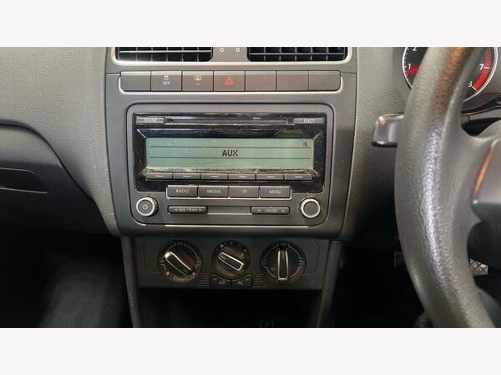 2010 Volkswagen Polo thumbnail 11