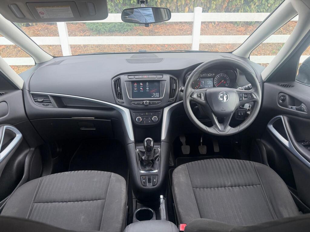 2016 Vauxhall Zafira Tourer thumbnail 2