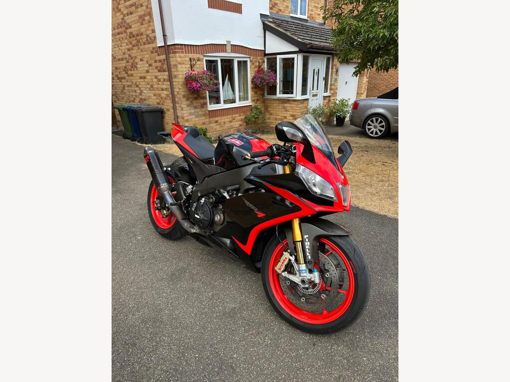 Aprilia RSV4