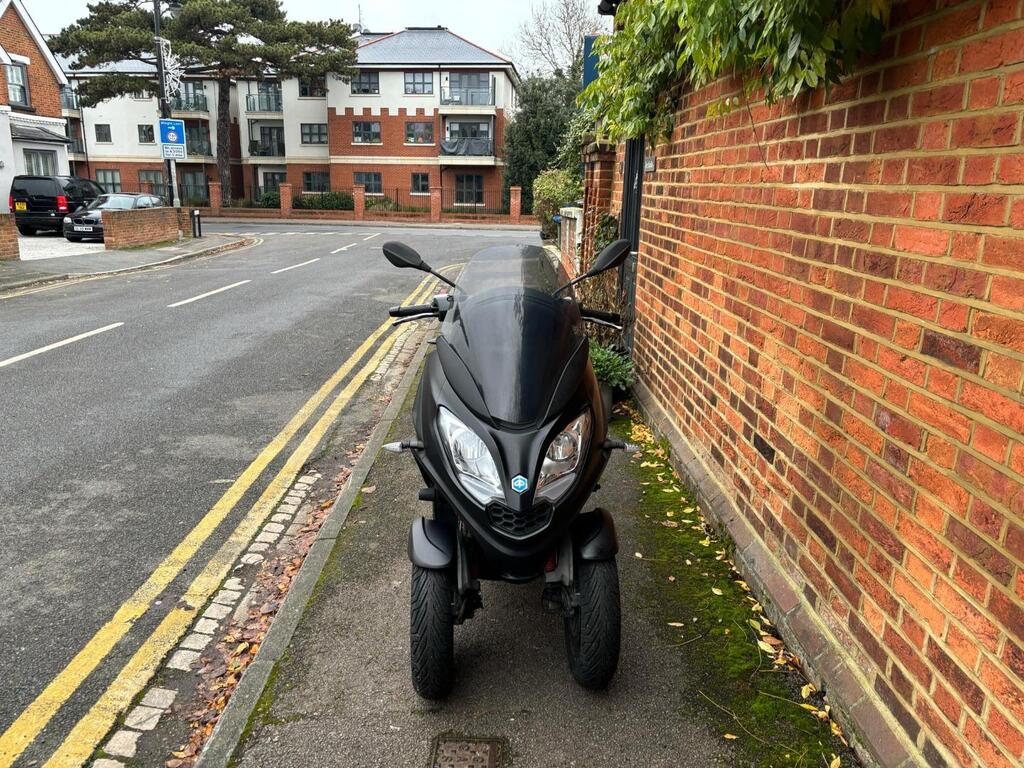 Piaggio MP3 300