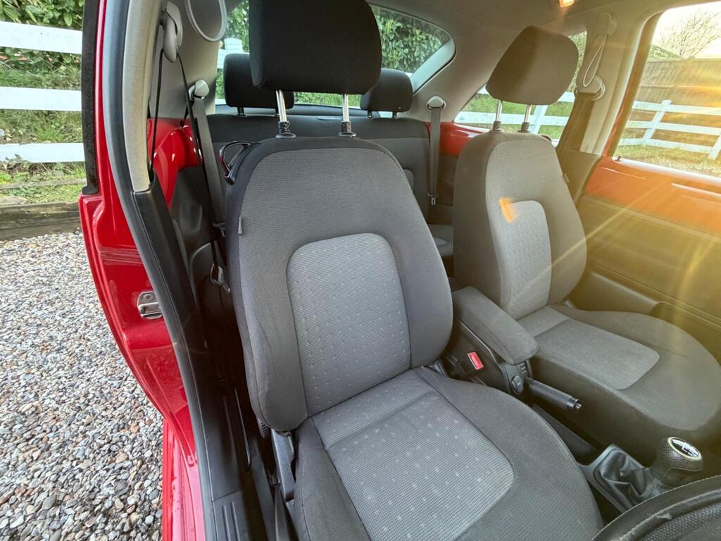 2010 Volkswagen Beetle thumbnail 27