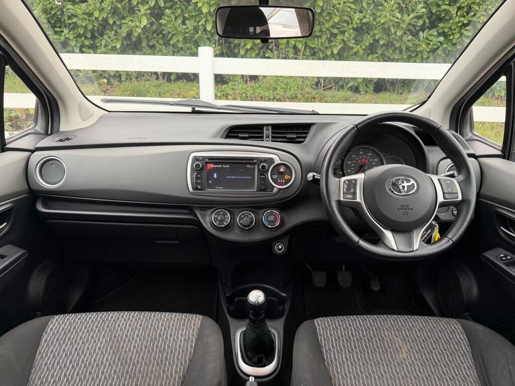 2013 Toyota Yaris thumbnail 22
