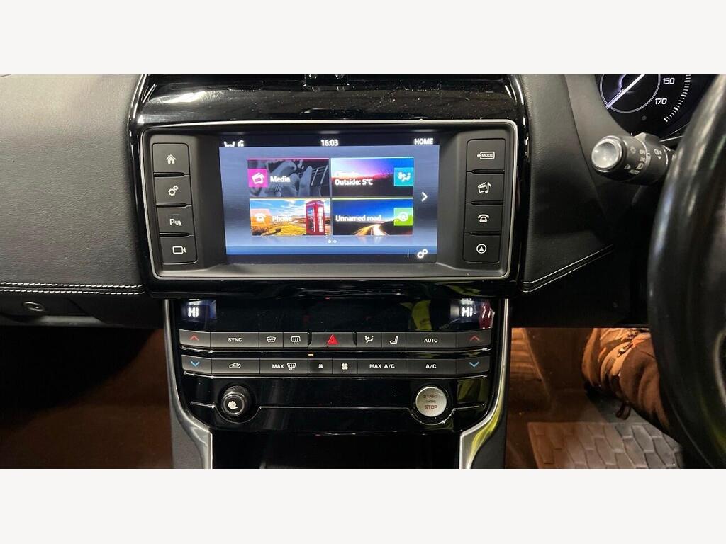 2015 Jaguar XE thumbnail 9