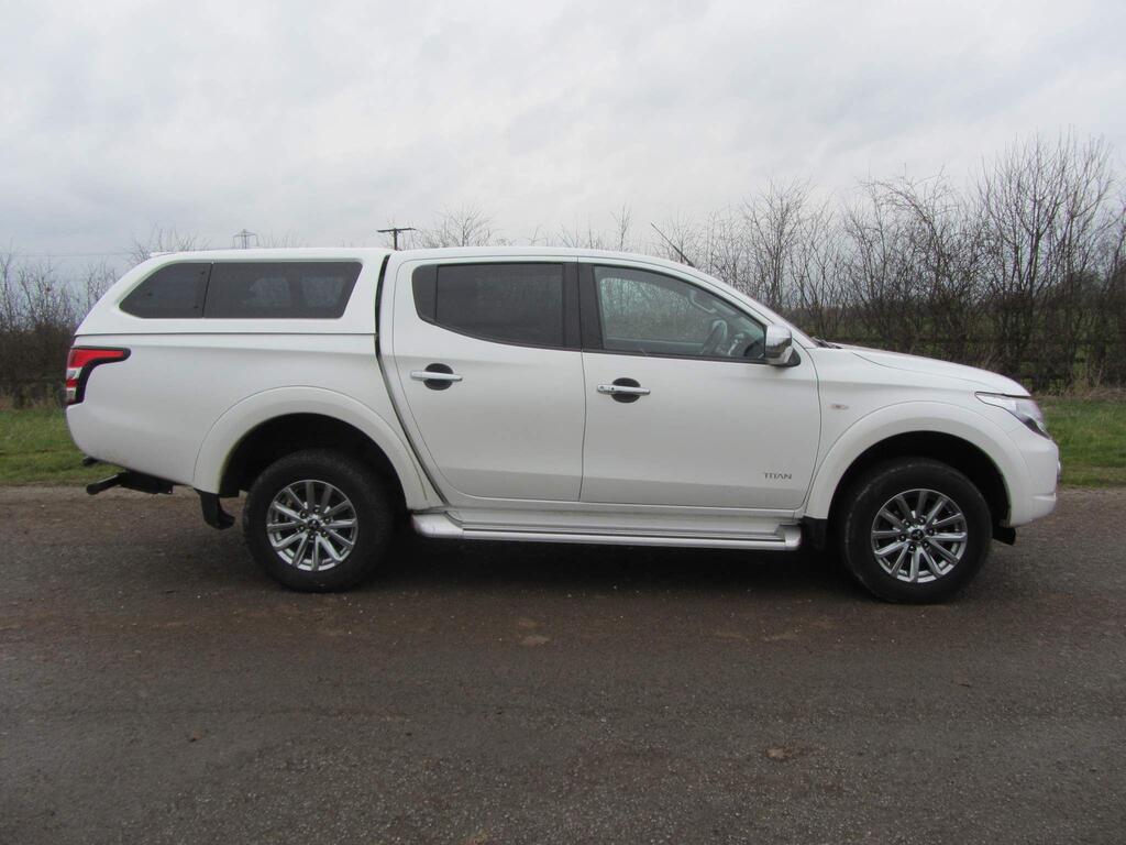 Mitsubishi L200 Pickup 2.4 DI-D DC Titan 4WD Euro 6 4dr