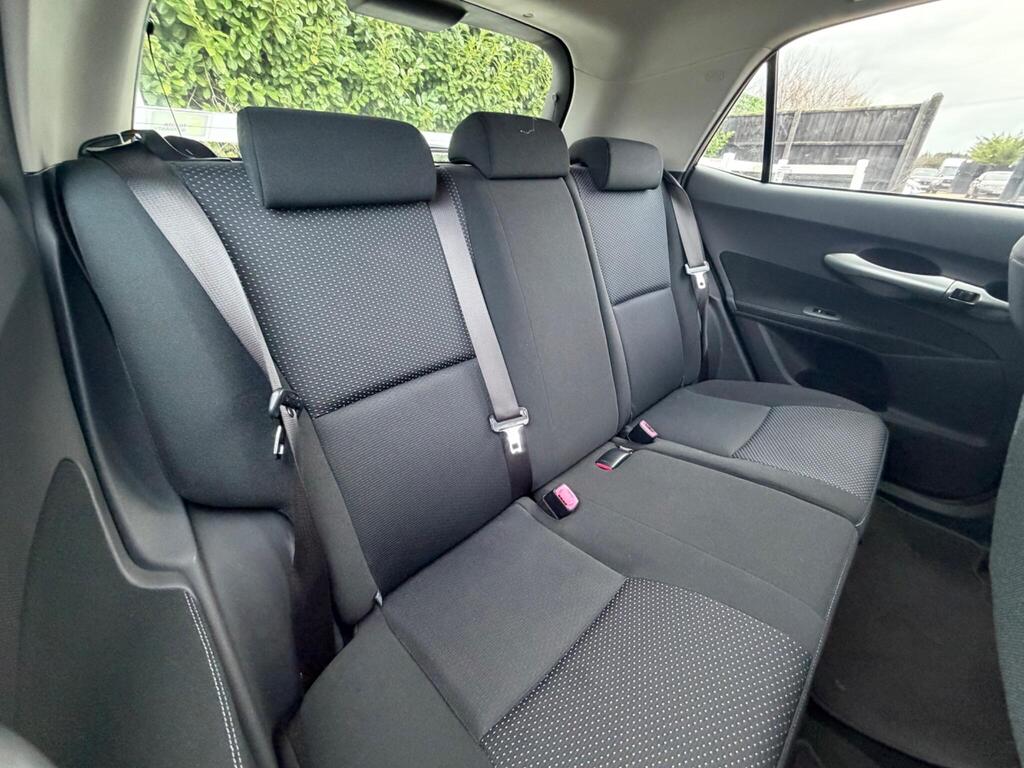 2012 Toyota Auris thumbnail 24