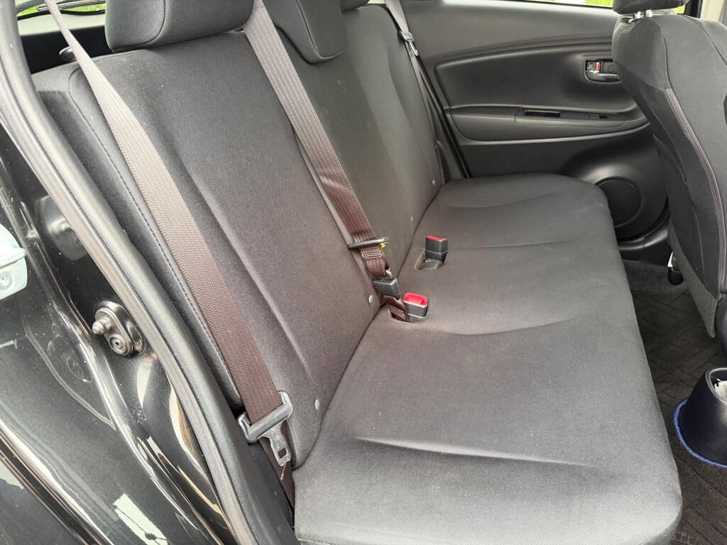 2016 Toyota Yaris thumbnail 21