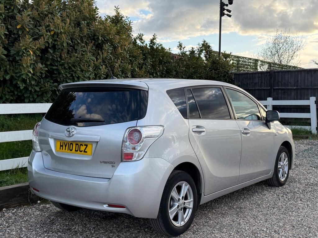 2010 Toyota Verso thumbnail 12