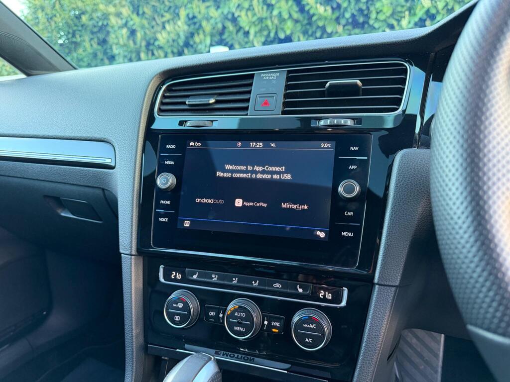 2019 Volkswagen Golf thumbnail 35